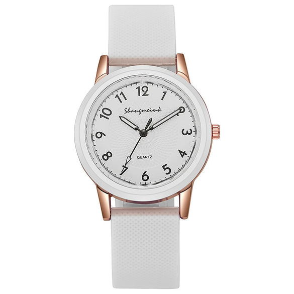 Wholesale Women's Leisure Quartz Watch With Alloy Case And Silicone Strap In Round Shape