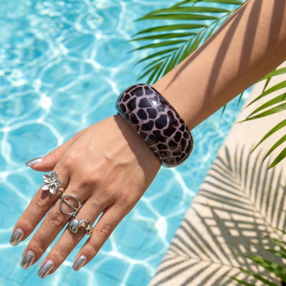 Wholesale Women's Leopard Print Round Geometric Exaggerated Resin Electroplated Bracelet With Stacking Style