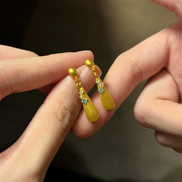 Wholesale Women's Light Luxury Copper Electroplated Flower Shaped Earrings With Silver Needle Sequins