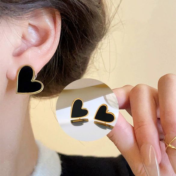 Wholesale Women's Light Luxury Dark Style Collarbone Chain Necklace With Heart Shaped Pendant Titanium Steel Electroplated