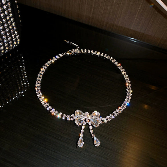 Wholesale Women's Light Luxury Diamond Set Copper And Titanium Steel Flower Pendant Necklace