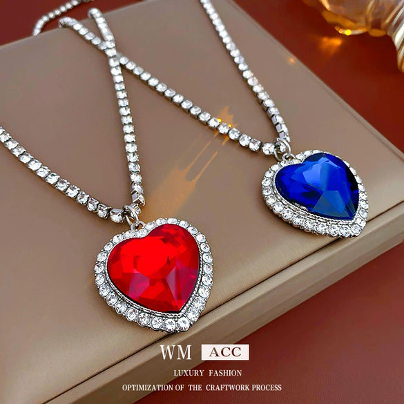 Wholesale Women's Light Luxury Diamond Set Copper And Titanium Steel Flower Pendant Necklace