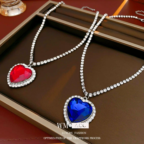 Wholesale Women's Light Luxury Diamond Set Copper And Titanium Steel Flower Pendant Necklace