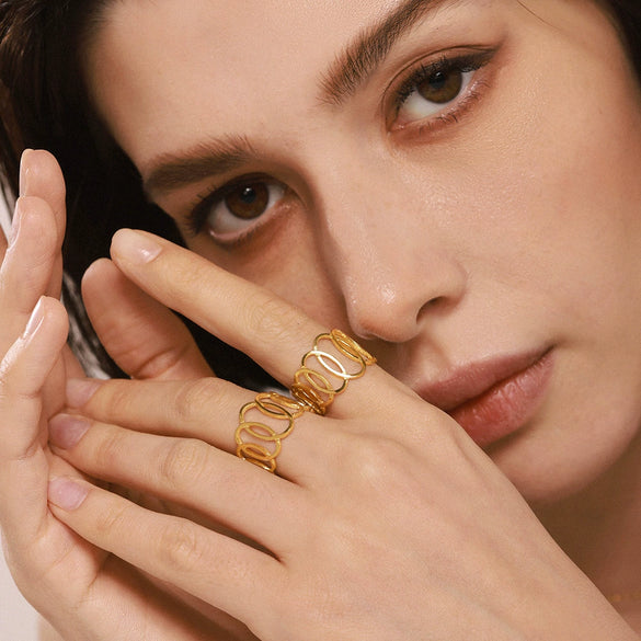 Wholesale Women's Light Luxury Geometric Ferris Wheel Interlocking Hollow Stainless Steel Goldplated Finger Ring