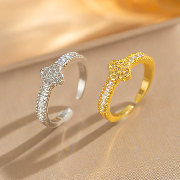 Wholesale Women's Light Luxury Geometric Goldplated Copper Bracelet With Fourleaf Clover And Flower Design