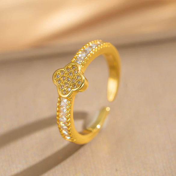 Wholesale Women's Light Luxury Geometric Goldplated Copper Bracelet With Fourleaf Clover And Flower Design
