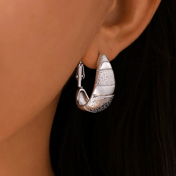 Wholesale Women's Light Luxury Geometric Stainless Steel Crescent Earrings 18K Gold Plated