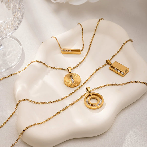 Wholesale Women's Light Luxury Geometric Stainless Steel Electroplated Pendant Necklace