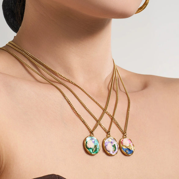 Wholesale Women's Light Luxury Geometric Stainless Steel Electroplated Round Pendant Necklace