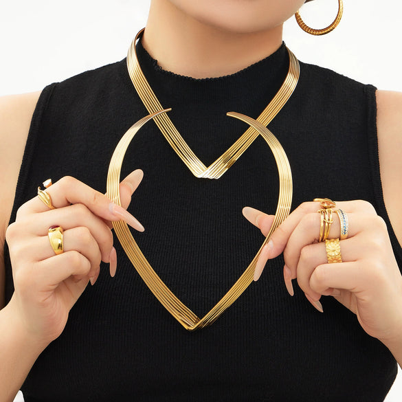 Wholesale Women's Light Luxury Geometric Stainless Steel Necklace With 18K Gold Electroplating