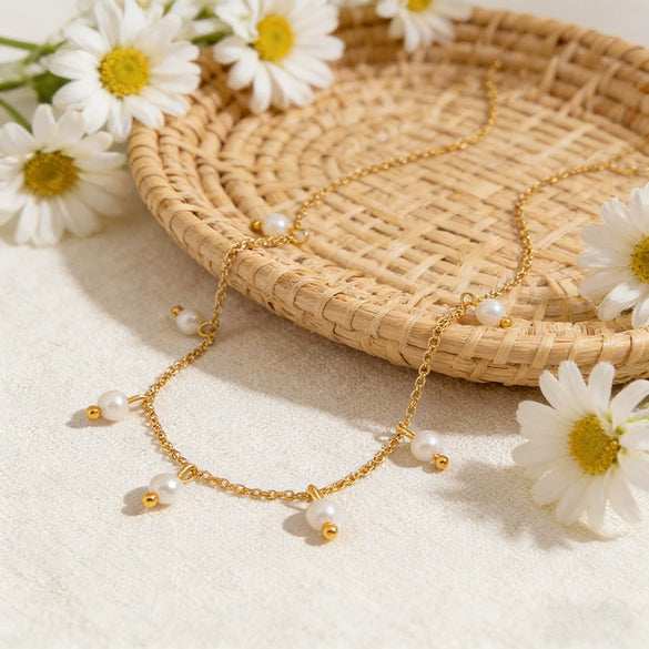 Wholesale Women's Light Luxury Geometric Stainless Steel Pearl Necklace With 18K Gold Plating And Oshaped Chain