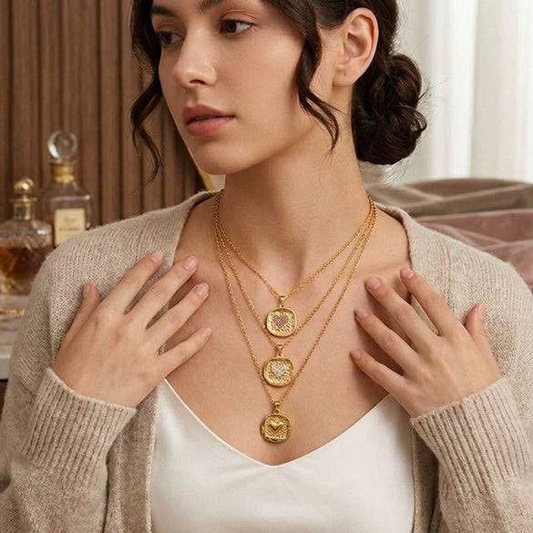 Wholesale Women's Light Luxury Geometric Stainless Steel Pvd Furnace Vacuum Real Gold Plated Hammered Texture Square Pink Diamond Heart Pendant Necklace