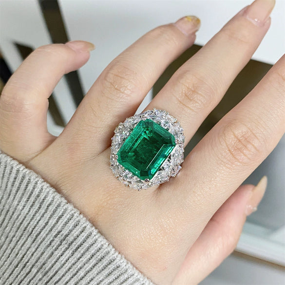 Wholesale Women's Light Luxury Geometric 925 Sterling Silver Ring With Emerald Cut And Diamond Set And Electroplating Treatment