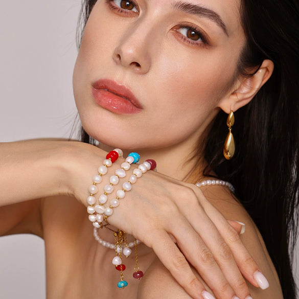 Wholesale Women's Light Luxury Geometric Titanium Steel Freshwater Pearl Natural Stone Bracelet With Electroplating And Tassel Ot Buckle Design