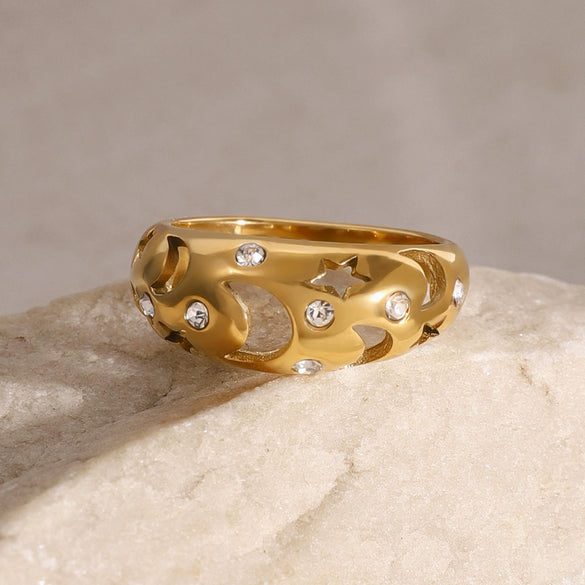 Wholesale Women's Light Luxury High End Diamond Ring In Geometric Styling Made Of Titanium Steel And Stainless Steel With Electroplating Treatment