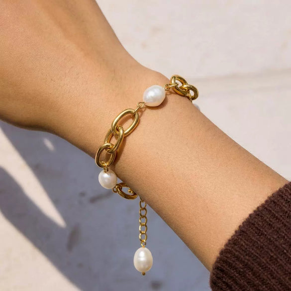Wholesale Women's Light Luxury Minimalist Geometric Natural Freshwater Pearl Stainless Steel Real Gold Plated Bracelet