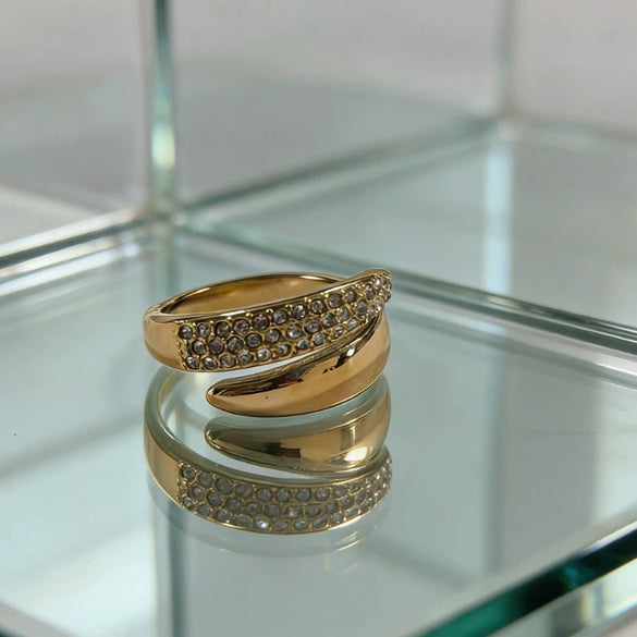 Wholesale Women's Light Luxury Minimalist Geometric Stainless Steel Lines Crossopen Ring With Vacuum Real Gold Plating In Pvd Furnace