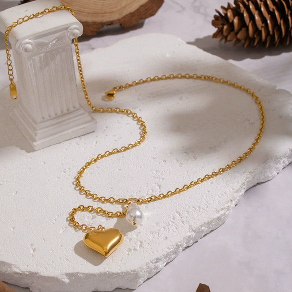 Wholesale Women's Light Luxury Minimalist Heart Shape 18K Real Gold Plated Pendant Necklace With Regular Chain