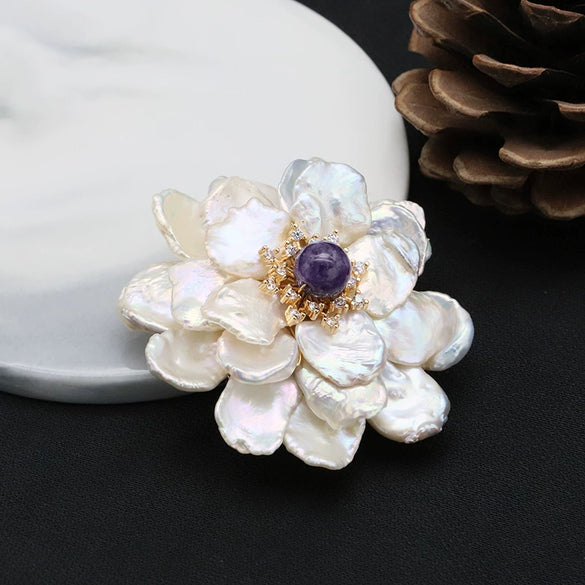 Wholesale Women's Light Luxury Natural Pearl Baroque Flower Handmade Electroplated Brooch
