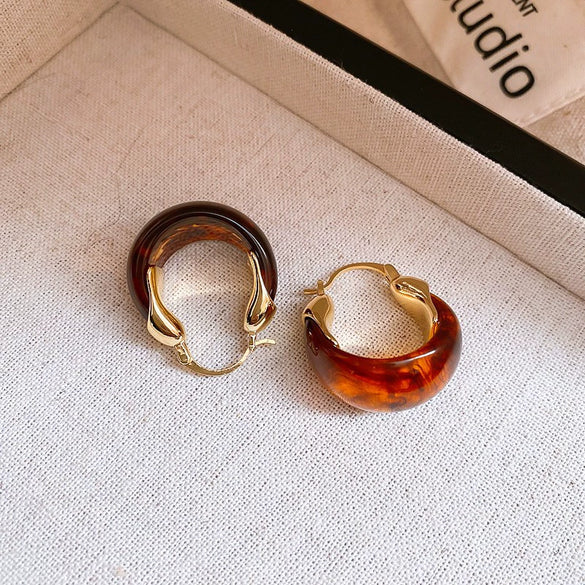 Wholesale Women's Light Luxury Resin Earrings With Geometric Heart Design And Electroplating