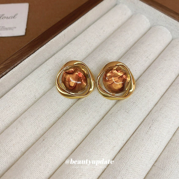 Wholesale Women's Light Luxury Resin Earrings With Geometric Heart Design And Electroplating