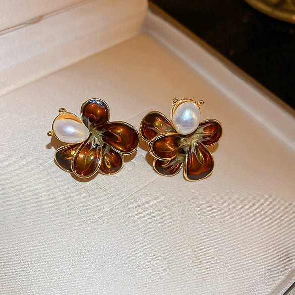 Wholesale Women's Light Luxury Resin Earrings With Geometric Heart Design And Electroplating