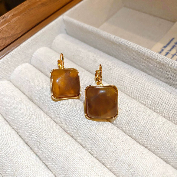 Wholesale Women's Light Luxury Resin Earrings With Geometric Heart Design And Electroplating