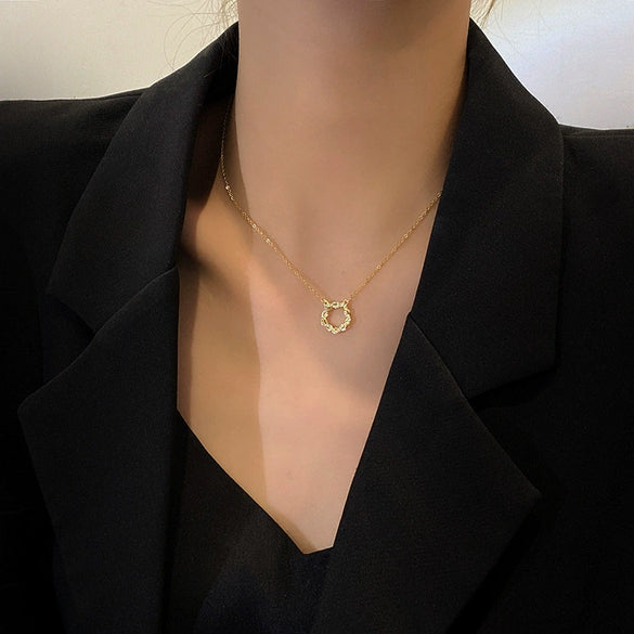 Wholesale Women's Light Luxury Simple Atmospheric Thumping Heart Ring Pendant Necklace With Geometric Pattern Made Of Stainless Steel And O Chain Electroplated