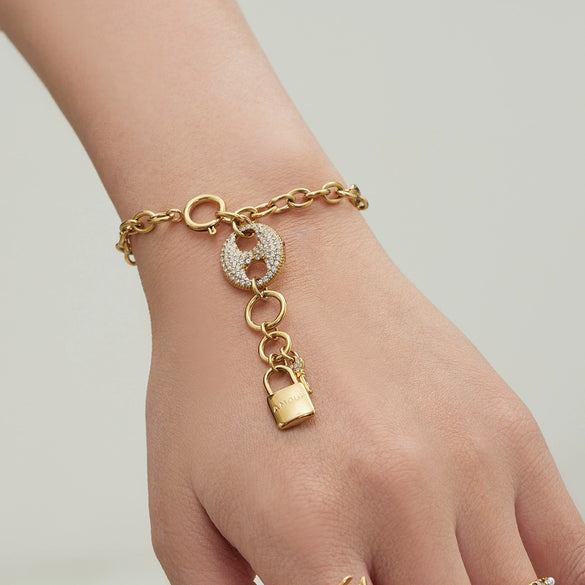 Wholesale Women's Light Luxury Stainless Steel And Zircon Pig Nose Lock Tassel Pendant 18K Real Gold Plated Necklace And Bracelet Set