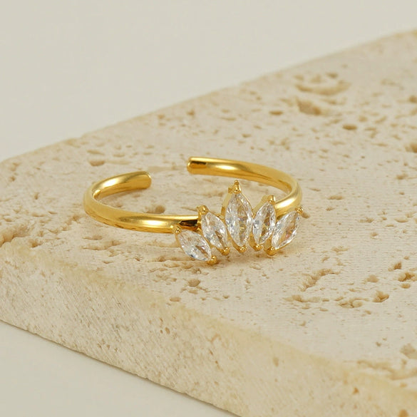 Wholesale Women's Light Luxury 316L Stainless Steel Crownshaped Zircon Ring With Electroplating Treatment