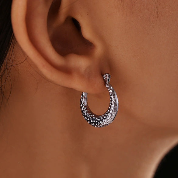 Wholesale Women's Light Luxury Stainless Steel Earrings With Dot Pattern Ins Wave Shape Pvd Electroplated And Colorpreserving Niche And Geometric Style
