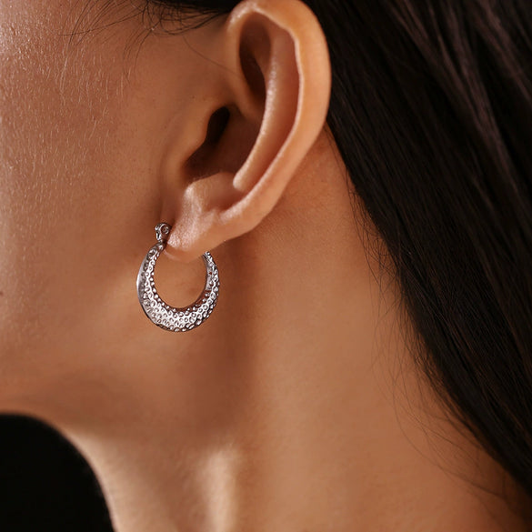 Wholesale Women's Light Luxury Stainless Steel Earrings With Dot Pattern Ins Wave Shape Pvd Electroplated And Colorpreserving Niche And Geometric Style