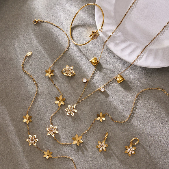 Wholesale Women's Light Luxury Stainless Steel Electroplated Flower Heart Multi Pendant Necklace Earrings Bracelet Ring Set