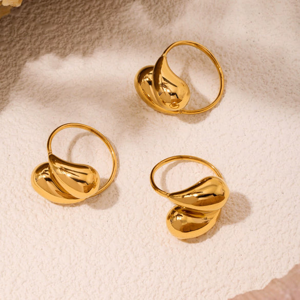 Wholesale Women's Light Luxury Stainless Steel Geometric Hollow Opening Comma Drop Tail Ring Electroplated With 18K Gold