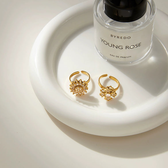 Wholesale Women's Light Luxury Style Electroplated Stainless Steel Flower Pattern Rotating Ring Jewelry