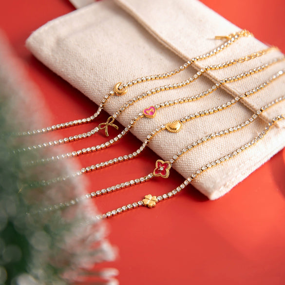 Wholesale Women's Light Luxury Style Electroplated Stainless Steel Flowershaped Drill Chain Bracelet Jewelry