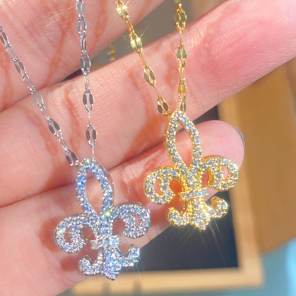 Wholesale Women's Light Luxury Style Flower Shape Titanium Steel Necklace With Zircon Inlay