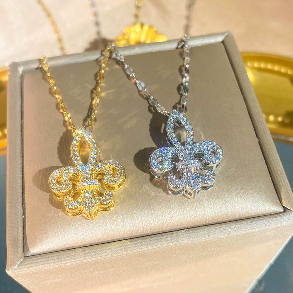 Wholesale Women's Light Luxury Style Flower Shape Titanium Steel Necklace With Zircon Inlay