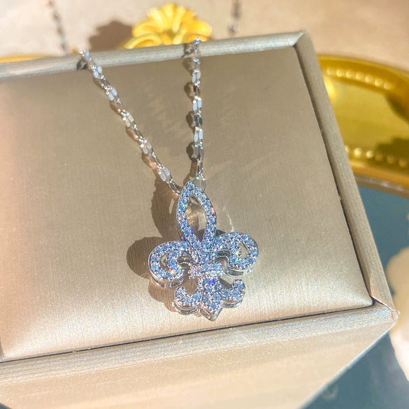 Wholesale Women's Light Luxury Style Flower Shape Titanium Steel Necklace With Zircon Inlay