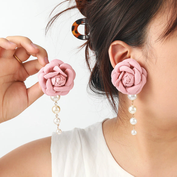 Wholesale Women's Light Luxury Style Hand Knitted Imitation Pearl Flower Earrings