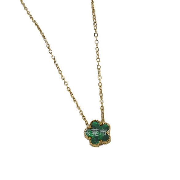 Wholesale Women's Light Luxury Style Stainless Steel And Titanium Steel Electroplated Geometric Five Leaf Clover And Flower Pendant Clavicle Necklace