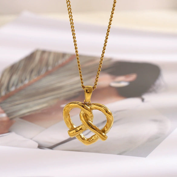 Wholesale Women's Light Luxury Style Stainless Steel Electroplated 18K Gold Cross Heart Pendant Side Chain Necklace