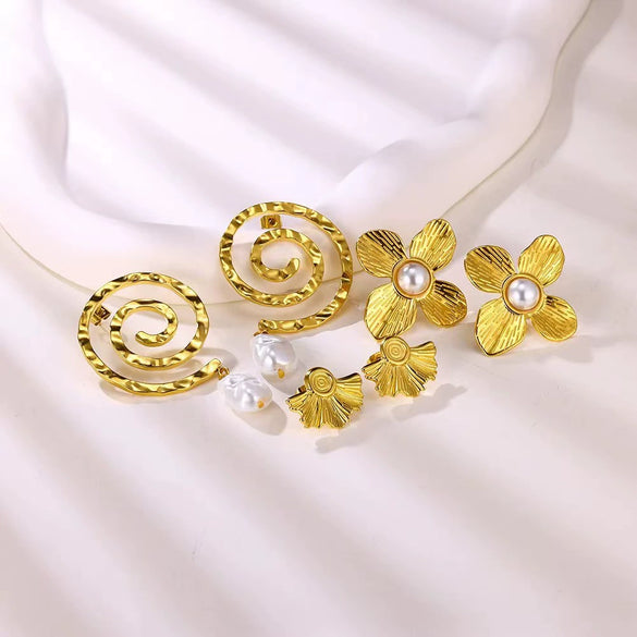Wholesale Women's Light Luxury Style Stainless Steel Fresh Water Pearl Earrings With Flower And Leaves Pattern And Electroplating Design