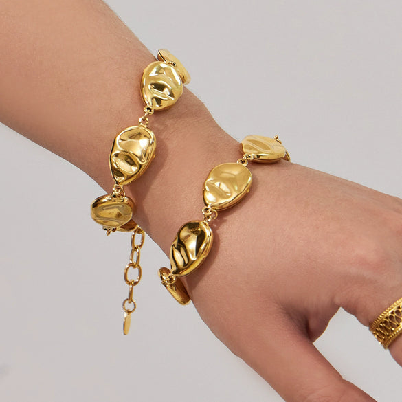 Wholesale Women's Light Luxury Style Stainless Steel Goldplated Handmade Necklace And Bracelet Set With Textured Hollow Design
