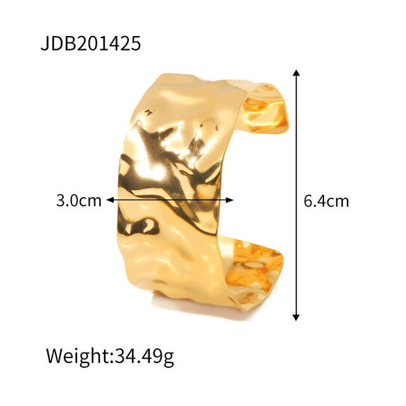 Wholesale Women's Light Luxury Titanium Steel And Stainless Steel Bracelet With Electroplating Process