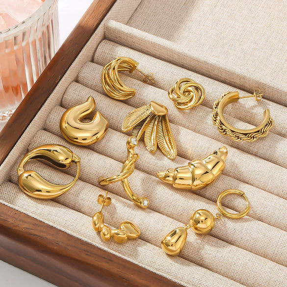Wholesale Women's Light Luxury Titanium Steel And Stainless Steel Earrings With Geometric Design And 18K Vacuum Plating In Furnace