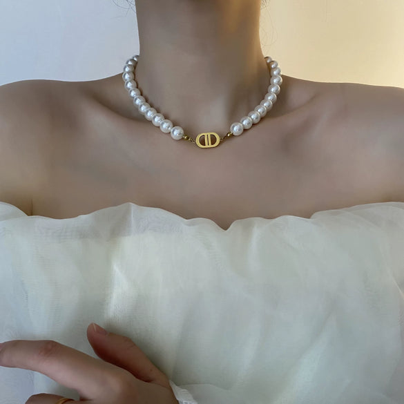 Wholesale Women's Light Luxury Titanium Steel Geometric Pattern Polished Clavicle Chain With Natural Shell Beads Pendant Jewelry