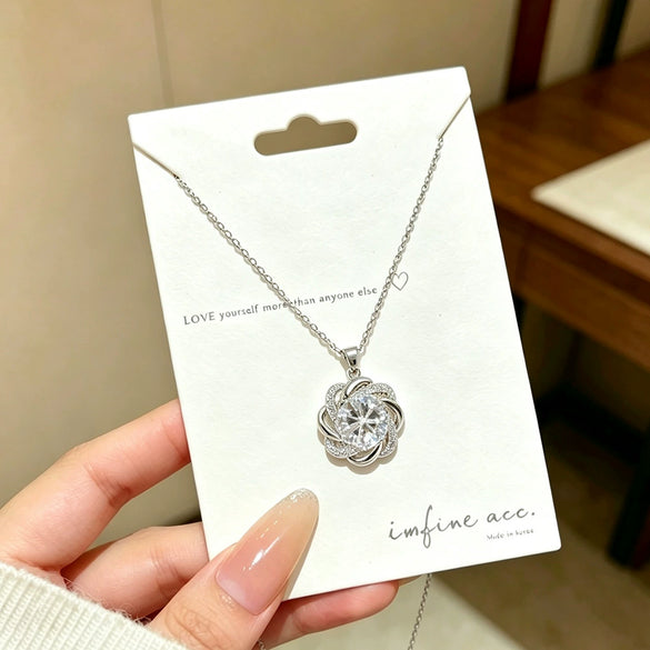 Wholesale Women's Light Luxury Titanium Steel Rotating Flower Necklace With Zircon Inlay