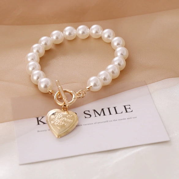 Wholesale Women's Love Letter Vintage Pearl Necklace Alloy Heart Pendant With Ball Chain Electroplated