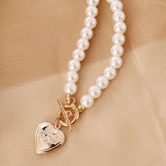 Wholesale Women's Love Letter Vintage Pearl Necklace Alloy Heart Pendant With Ball Chain Electroplated